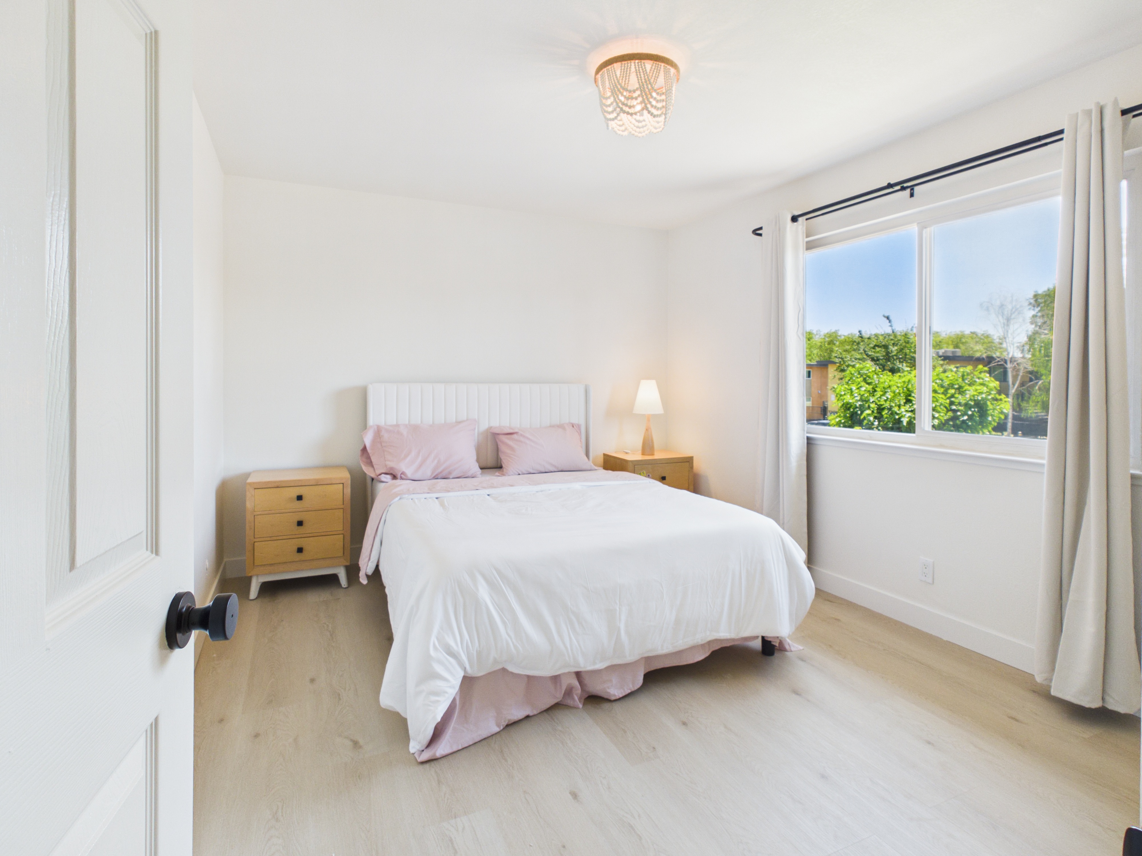 2B 1B Modern Home Close to Downtown