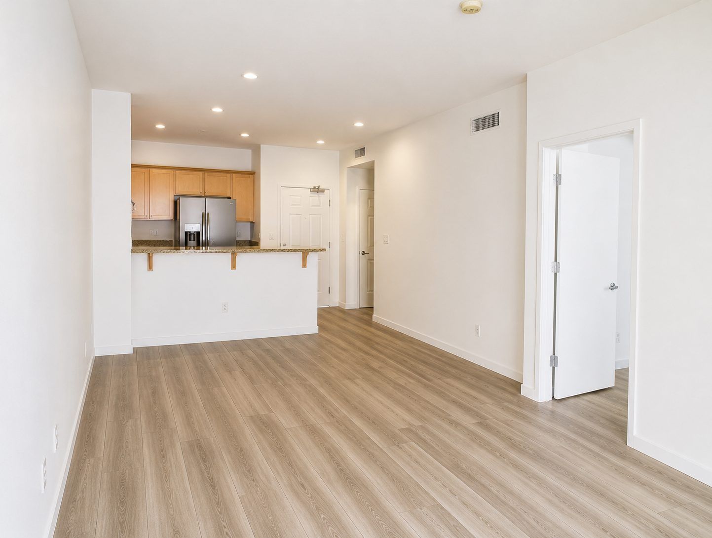 Gaslamp Condo 2B/2Ba Steps to Petco Park