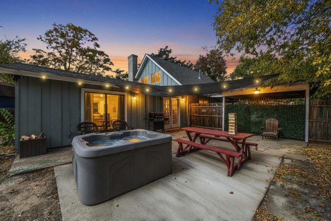 Fully Furnished 4BR Home in Irving | Hot Tub & Game Room