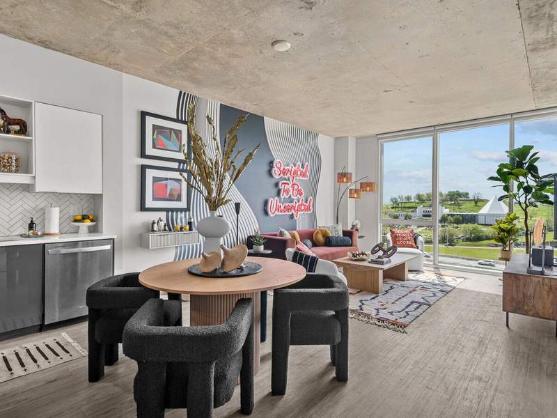 SPACIOUS 1 BED/ 1 BATH APARTMENT IN THE GULCH AREA OF NASHVILLE