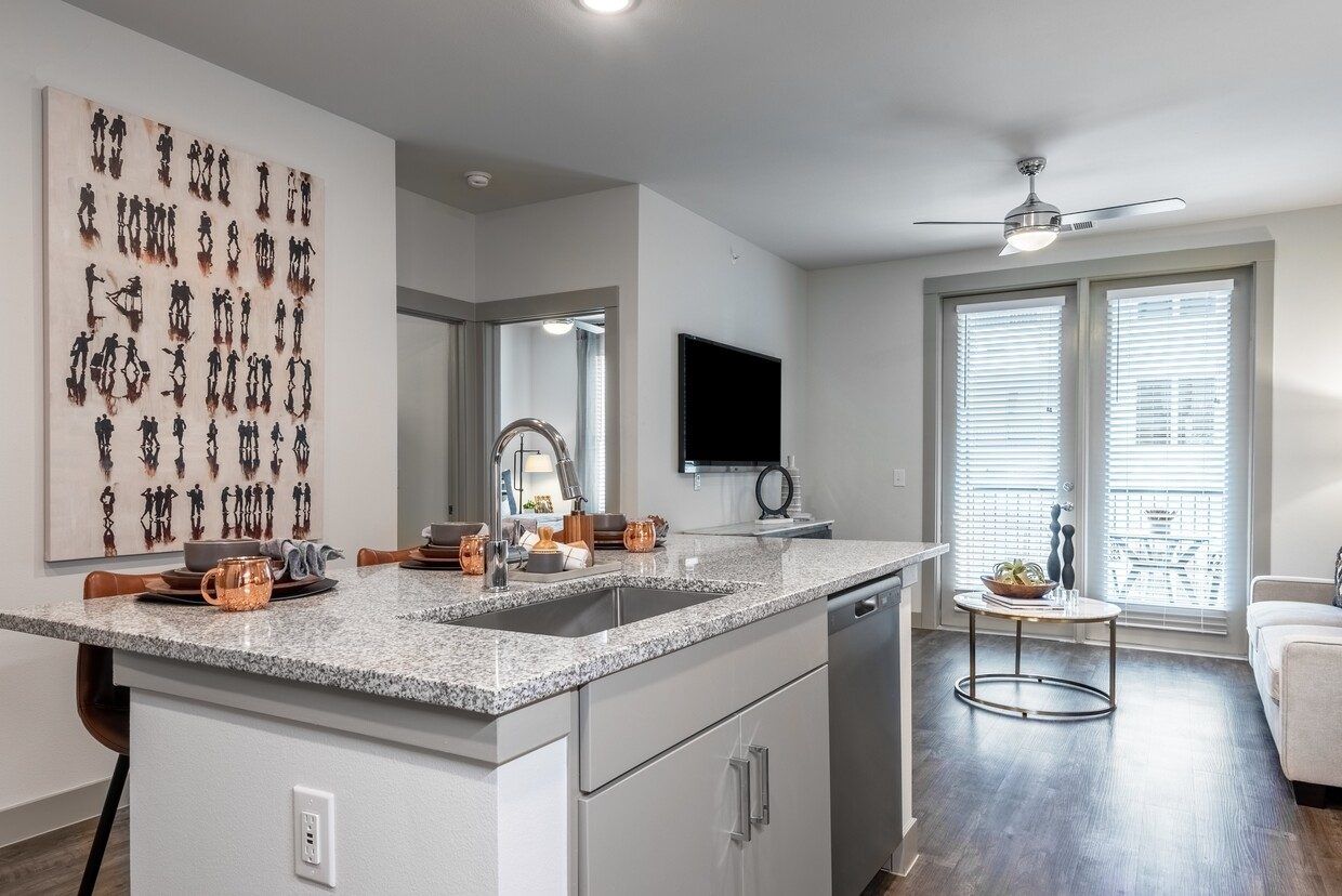 Spacious 1 Bed/ 1 Bath Apartment In North Austin